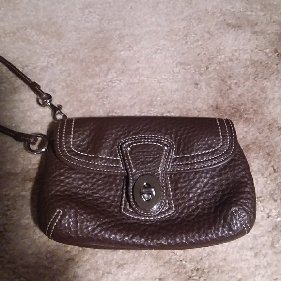 Coach Leather Legacy Turnlock Wristlet❤ - Picture 2 of 6